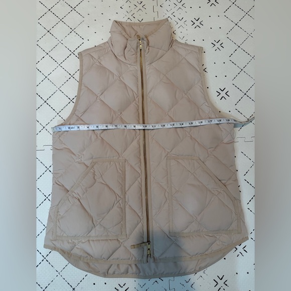 J Crew Factory Quilted Puffer Vest Women’s Size M 60% down fill - Picture 3 of 6